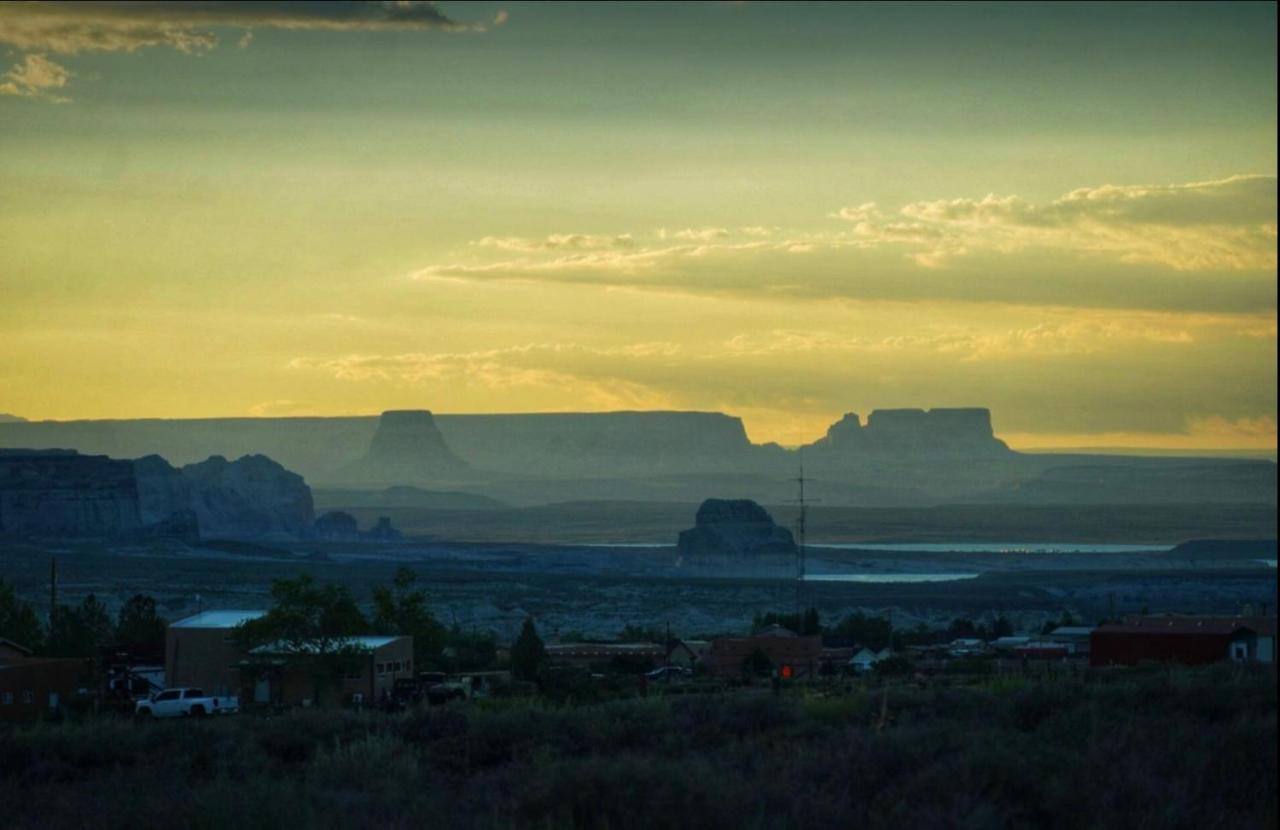 Page Arizona Border Town- Grand Serenity Room With Mesa Views Big Water Exterior photo