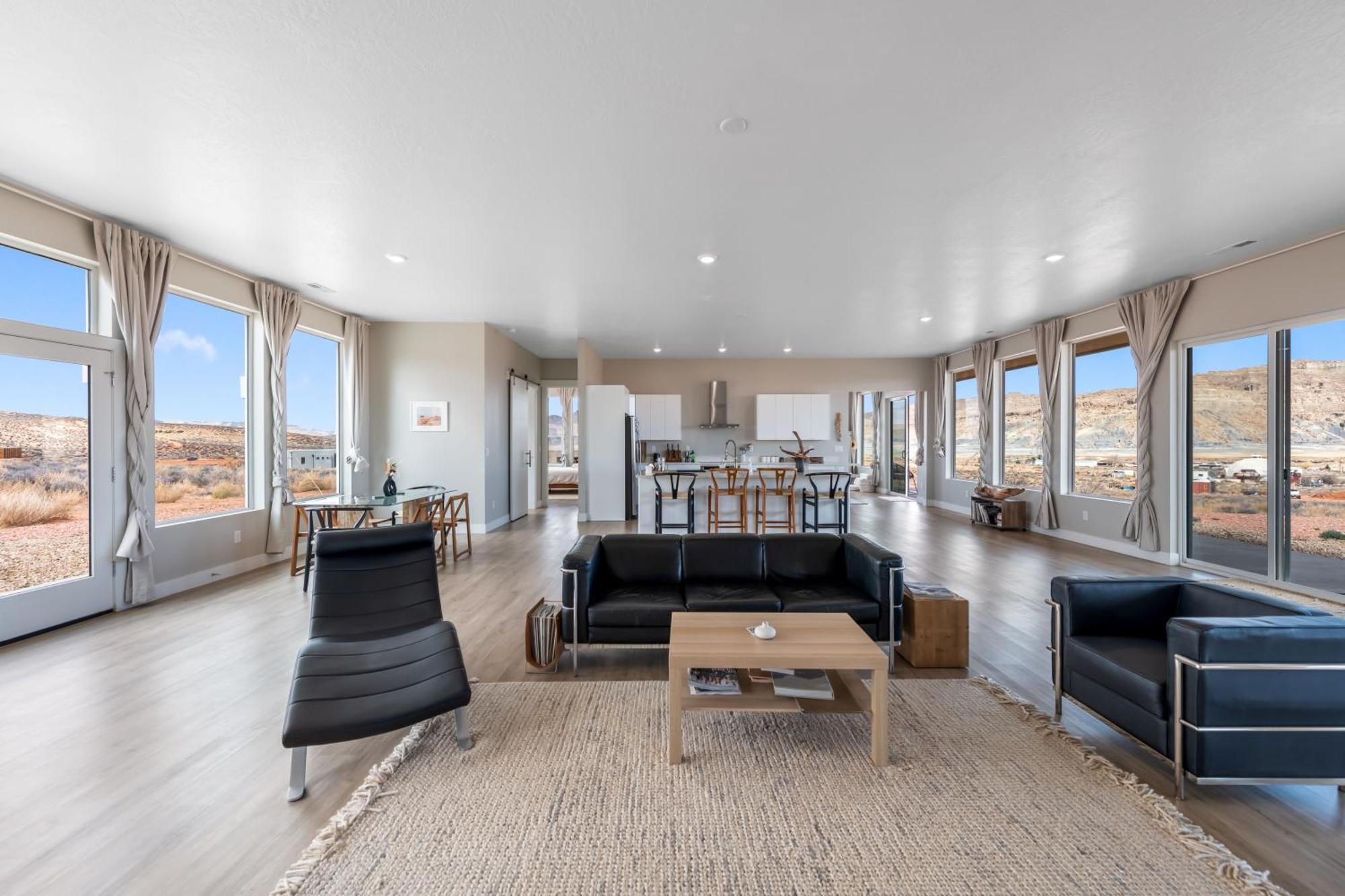 Page Arizona Border Town- Grand Serenity Room With Mesa Views Big Water Exterior photo