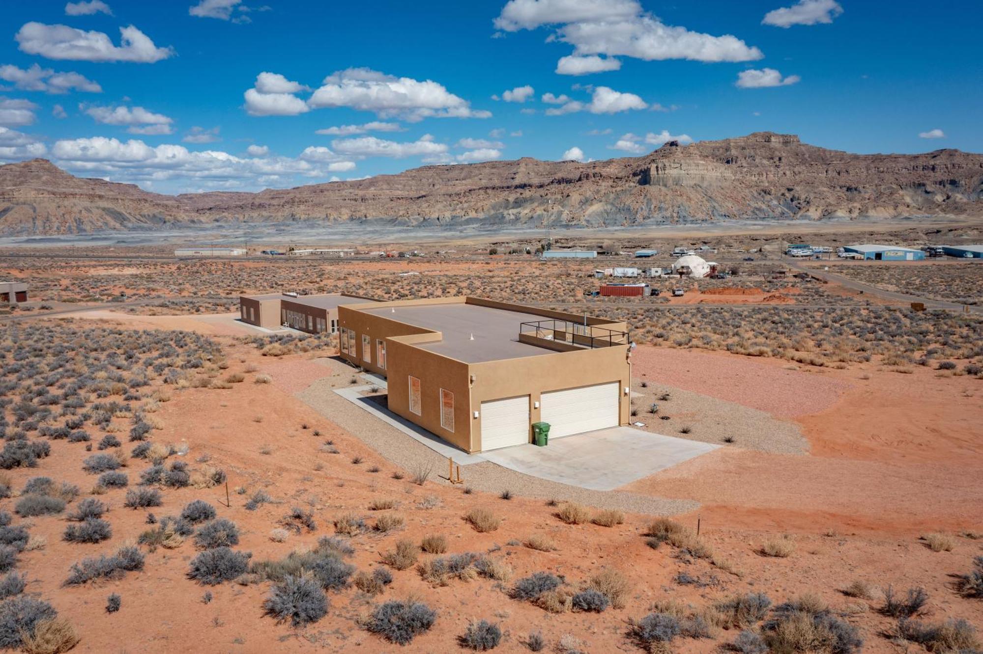 Page Arizona Border Town- Grand Serenity Room With Mesa Views Big Water Exterior photo